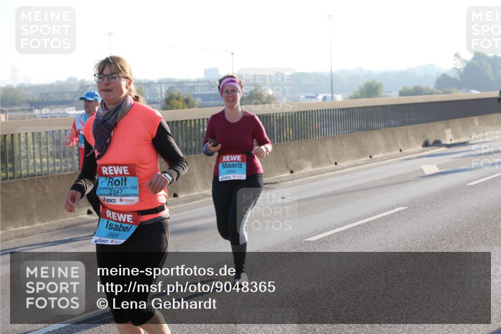 03.10.2025 - Köhlbrandbrückenlauf Lena Gebhardt http://msf.ph/oto/9048365 03.10.2025 09:30:32 Position 1 2347, 2620, 3284 meine-sportfotos.de