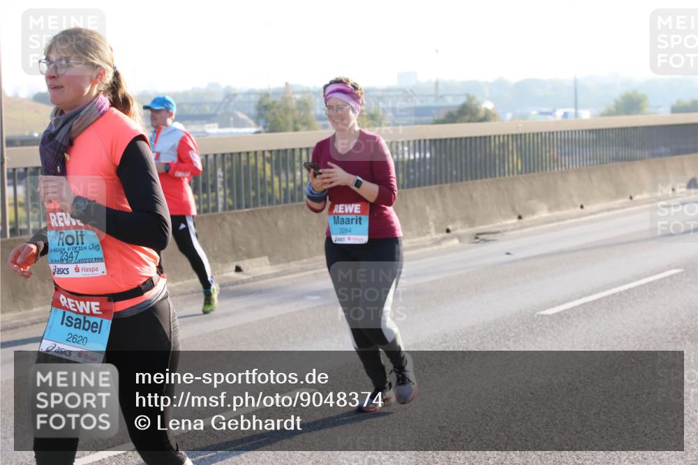 03.10.2025 - Köhlbrandbrückenlauf Lena Gebhardt http://msf.ph/oto/9048374 03.10.2025 09:30:33 Position 1 2347, 2620, 3284 meine-sportfotos.de