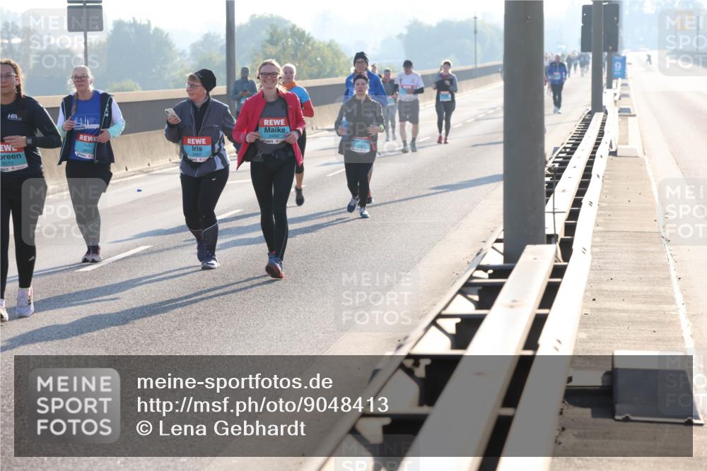 03.10.2025 - Köhlbrandbrückenlauf Lena Gebhardt http://msf.ph/oto/9048413 03.10.2025 09:30:36 Position 1 3571, 2665, 2452 meine-sportfotos.de