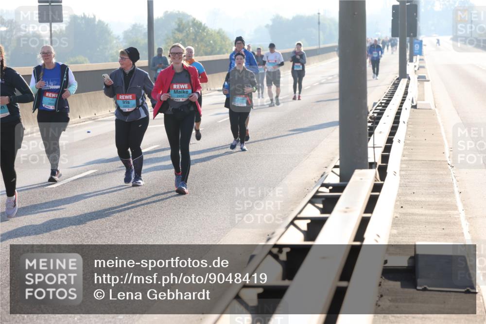 03.10.2025 - Köhlbrandbrückenlauf Lena Gebhardt http://msf.ph/oto/9048419 03.10.2025 09:30:36 Position 1 2665, 2452 meine-sportfotos.de