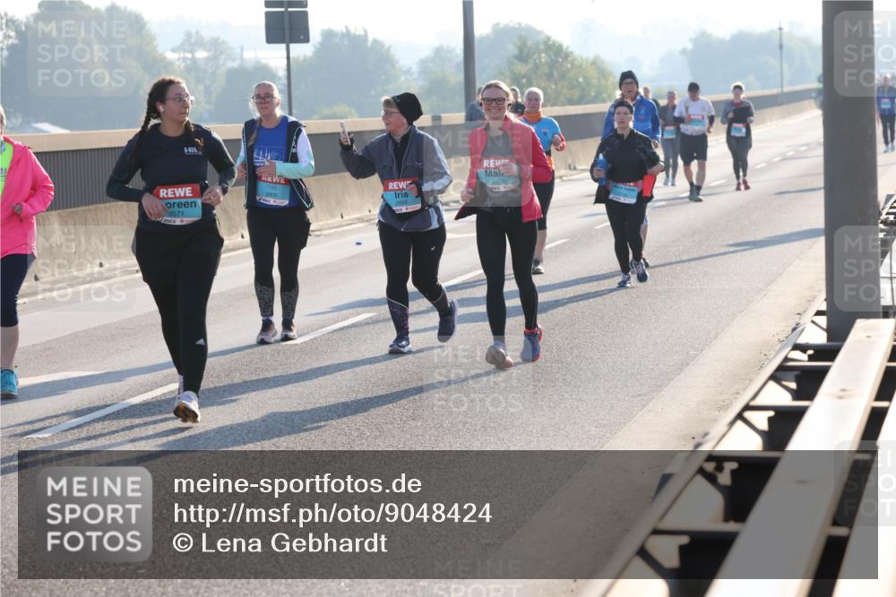 03.10.2025 - Köhlbrandbrückenlauf Lena Gebhardt http://msf.ph/oto/9048424 03.10.2025 09:30:36 Position 1 44, 3571, 2665, 2452 meine-sportfotos.de