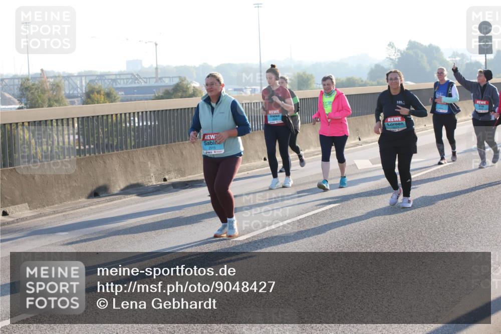 03.10.2025 - Köhlbrandbrückenlauf Lena Gebhardt http://msf.ph/oto/9048427 03.10.2025 09:30:38 Position 1 2515 meine-sportfotos.de