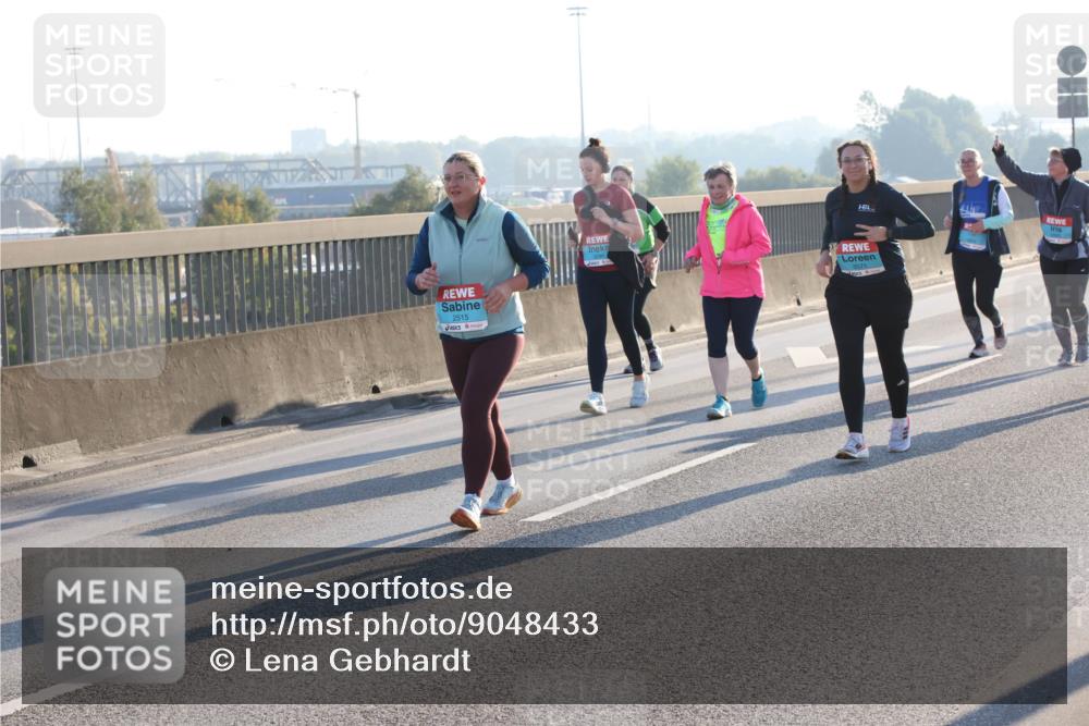 03.10.2025 - Köhlbrandbrückenlauf Lena Gebhardt http://msf.ph/oto/9048433 03.10.2025 09:30:38 Position 1 2515 meine-sportfotos.de