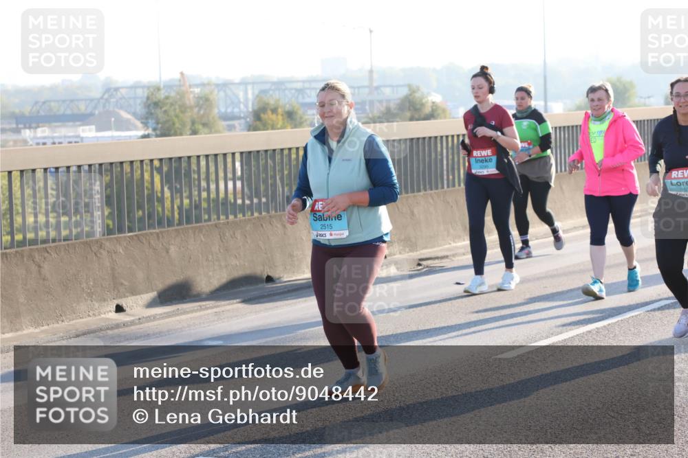 03.10.2025 - Köhlbrandbrückenlauf Lena Gebhardt http://msf.ph/oto/9048442 03.10.2025 09:30:39 Position 1 2515, 357 meine-sportfotos.de