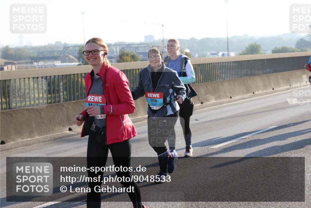03.10.2025 - Köhlbrandbrückenlauf Lena Gebhardt http://msf.ph/oto/9048533 03.10.2025 09:30:43 Position 1 2665 meine-sportfotos.de