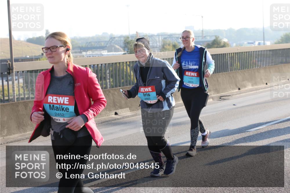 03.10.2025 - Köhlbrandbrückenlauf Lena Gebhardt http://msf.ph/oto/9048545 03.10.2025 09:30:44 Position 1 2452, 2665, 3805 meine-sportfotos.de