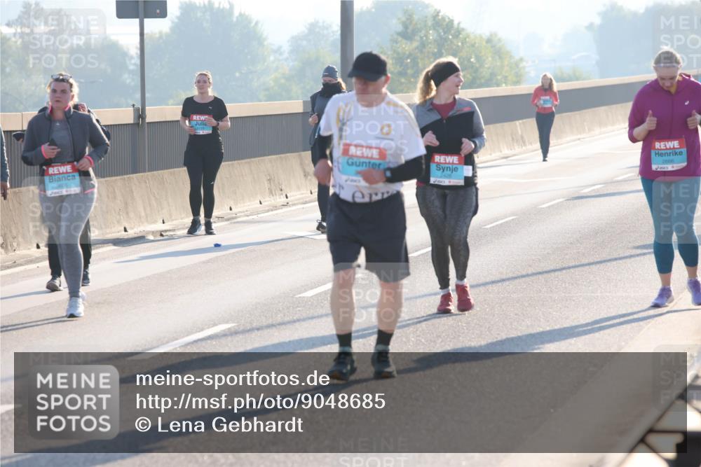 03.10.2025 - Köhlbrandbrückenlauf Lena Gebhardt http://msf.ph/oto/9048685 03.10.2025 09:30:51 Position 1 2666 meine-sportfotos.de