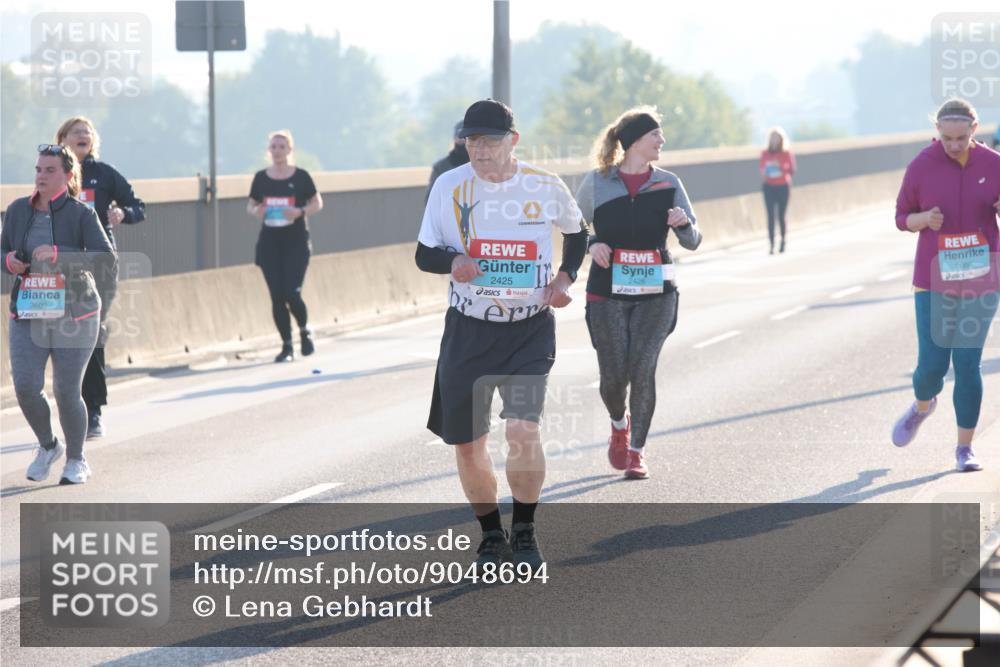 03.10.2025 - Köhlbrandbrückenlauf Lena Gebhardt http://msf.ph/oto/9048694 03.10.2025 09:30:51 Position 1 3606, 2425, 2426, 2666 meine-sportfotos.de
