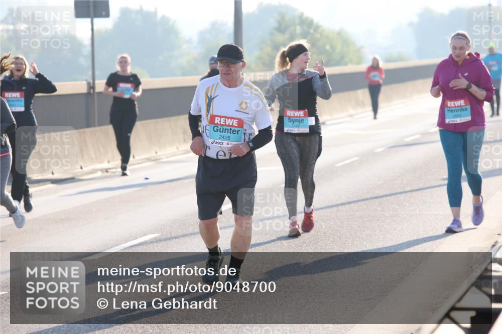 03.10.2025 - Köhlbrandbrückenlauf Lena Gebhardt http://msf.ph/oto/9048700 03.10.2025 09:30:51 Position 1 2426, 2425 meine-sportfotos.de