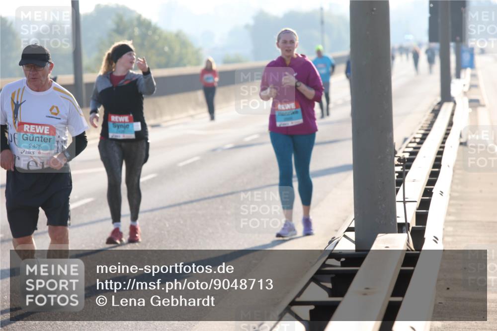 03.10.2025 - Köhlbrandbrückenlauf Lena Gebhardt http://msf.ph/oto/9048713 03.10.2025 09:30:52 Position 1 2425 meine-sportfotos.de