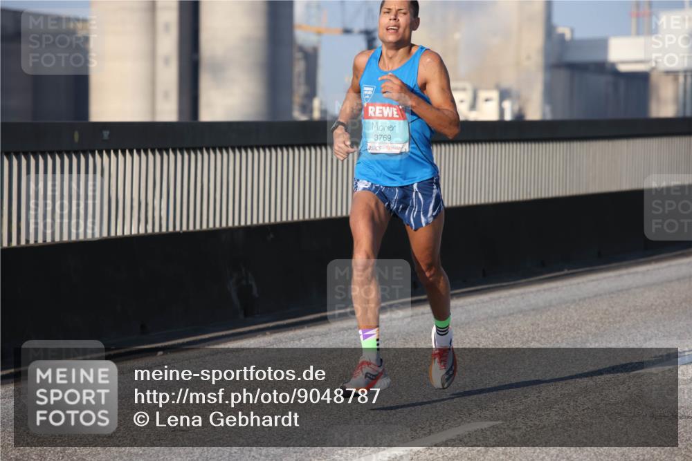 03.10.2025 - Köhlbrandbrückenlauf Lena Gebhardt http://msf.ph/oto/9048787 03.10.2025 09:31:31 Position 1 3769 meine-sportfotos.de