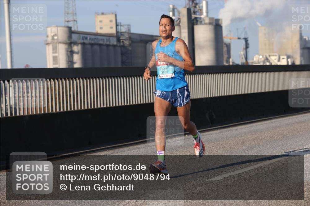 03.10.2025 - Köhlbrandbrückenlauf Lena Gebhardt http://msf.ph/oto/9048794 03.10.2025 09:31:32 Position 1 3769, 14 meine-sportfotos.de