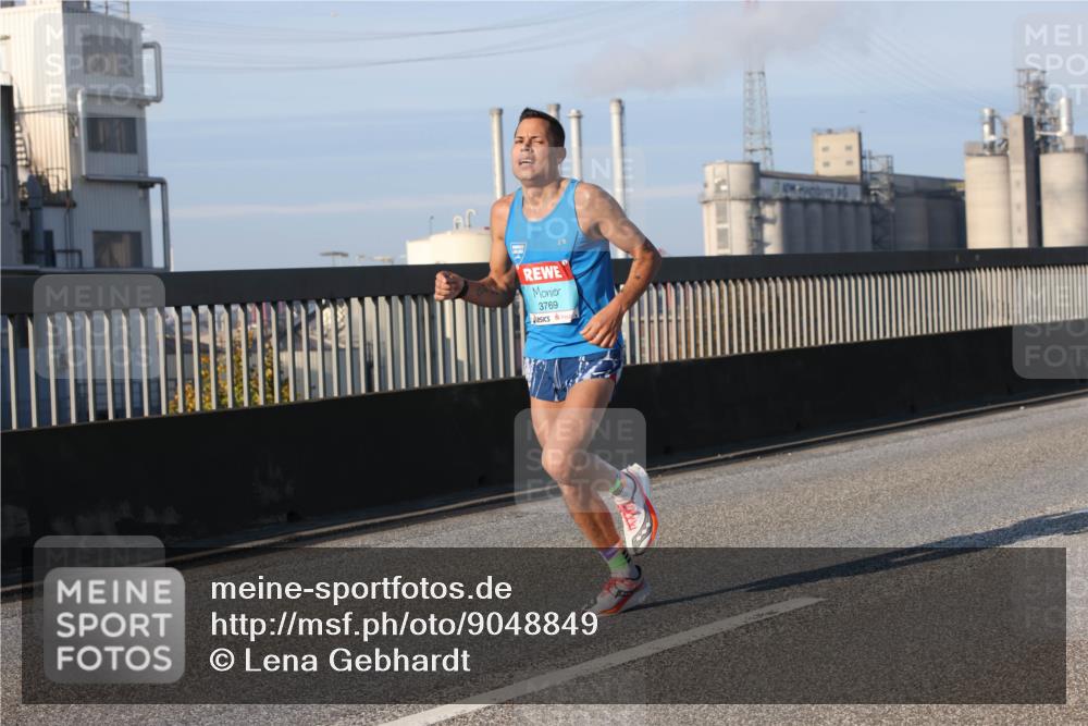 03.10.2025 - Köhlbrandbrückenlauf Lena Gebhardt http://msf.ph/oto/9048849 03.10.2025 09:31:33 Position 1 3769 meine-sportfotos.de