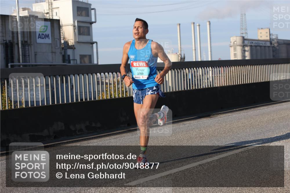03.10.2025 - Köhlbrandbrückenlauf Lena Gebhardt http://msf.ph/oto/9048877 03.10.2025 09:31:33 Position 1 3769 meine-sportfotos.de