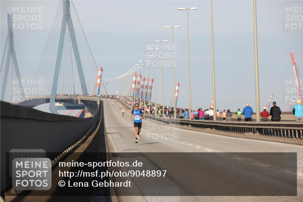 03.10.2025 - Köhlbrandbrückenlauf Lena Gebhardt http://msf.ph/oto/9048897 03.10.2025 09:32:10 Position 1  meine-sportfotos.de