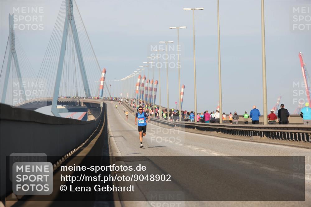 03.10.2025 - Köhlbrandbrückenlauf Lena Gebhardt http://msf.ph/oto/9048902 03.10.2025 09:32:10 Position 1  meine-sportfotos.de