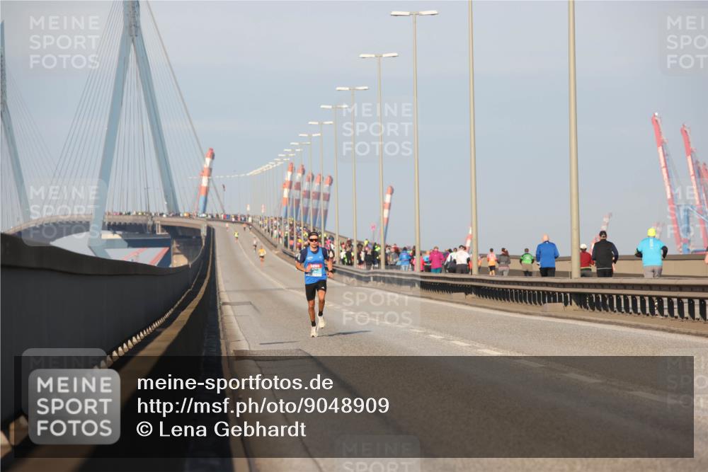03.10.2025 - Köhlbrandbrückenlauf Lena Gebhardt http://msf.ph/oto/9048909 03.10.2025 09:32:11 Position 1  meine-sportfotos.de