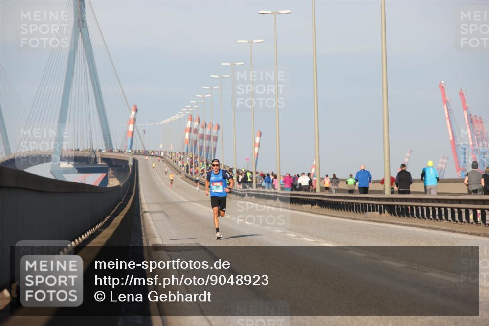 03.10.2025 - Köhlbrandbrückenlauf Lena Gebhardt http://msf.ph/oto/9048923 03.10.2025 09:32:13 Position 1  meine-sportfotos.de