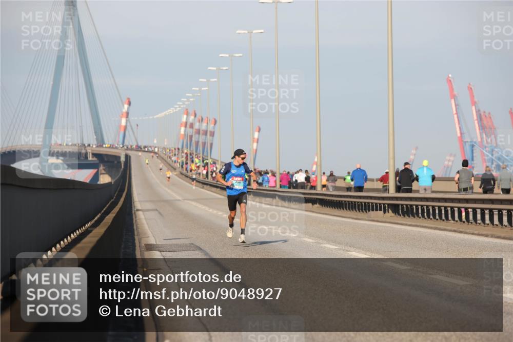03.10.2025 - Köhlbrandbrückenlauf Lena Gebhardt http://msf.ph/oto/9048927 03.10.2025 09:32:14 Position 1  meine-sportfotos.de
