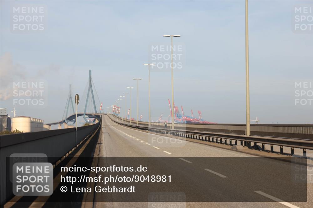 03.10.2025 - Köhlbrandbrückenlauf Lena Gebhardt http://msf.ph/oto/9048981 03.10.2025 09:08:10 Position 1  meine-sportfotos.de
