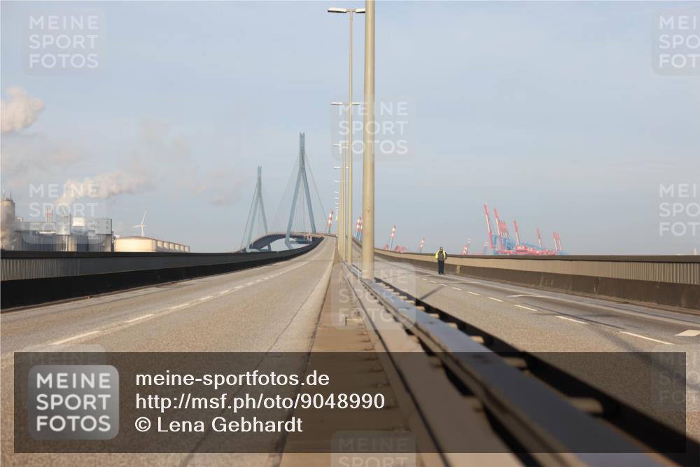 03.10.2025 - Köhlbrandbrückenlauf Lena Gebhardt http://msf.ph/oto/9048990 03.10.2025 09:09:10 Position 1  meine-sportfotos.de