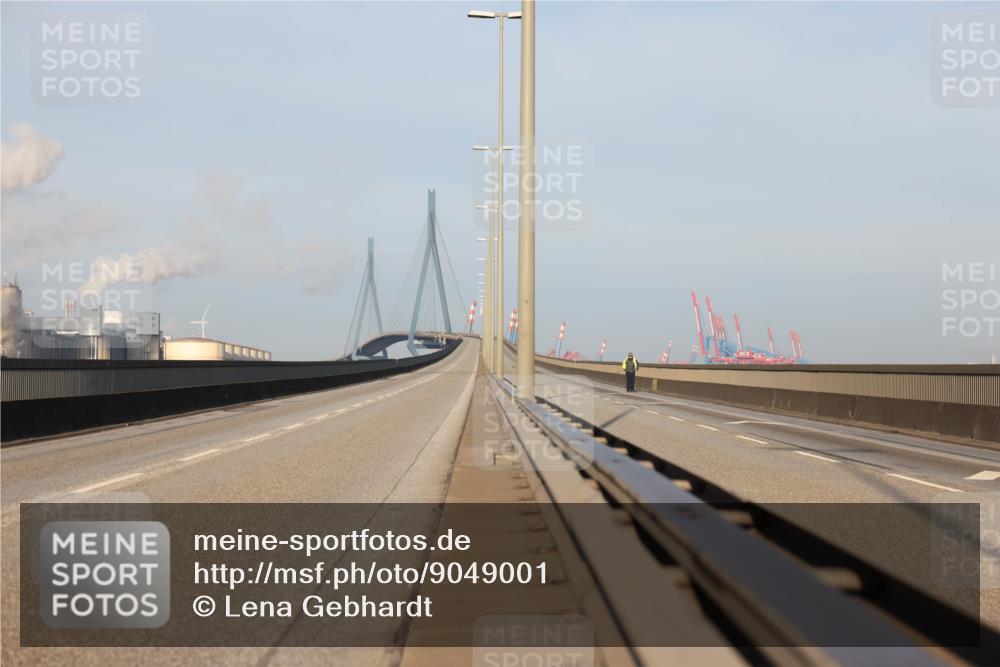 03.10.2025 - Köhlbrandbrückenlauf Lena Gebhardt http://msf.ph/oto/9049001 03.10.2025 09:09:10 Position 1  meine-sportfotos.de