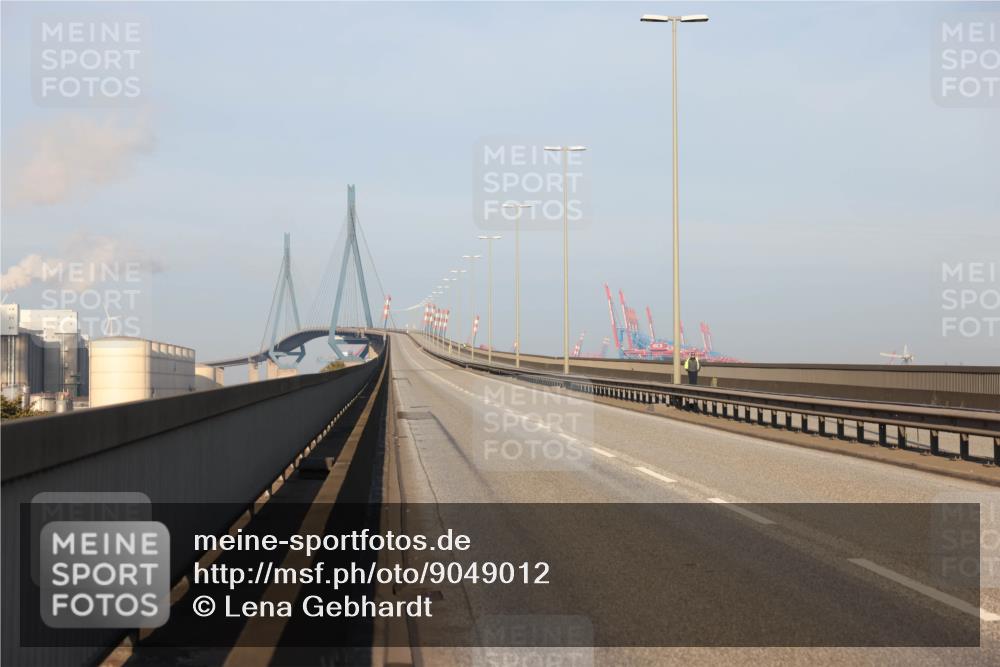 03.10.2025 - Köhlbrandbrückenlauf Lena Gebhardt http://msf.ph/oto/9049012 03.10.2025 09:09:25 Position 1  meine-sportfotos.de