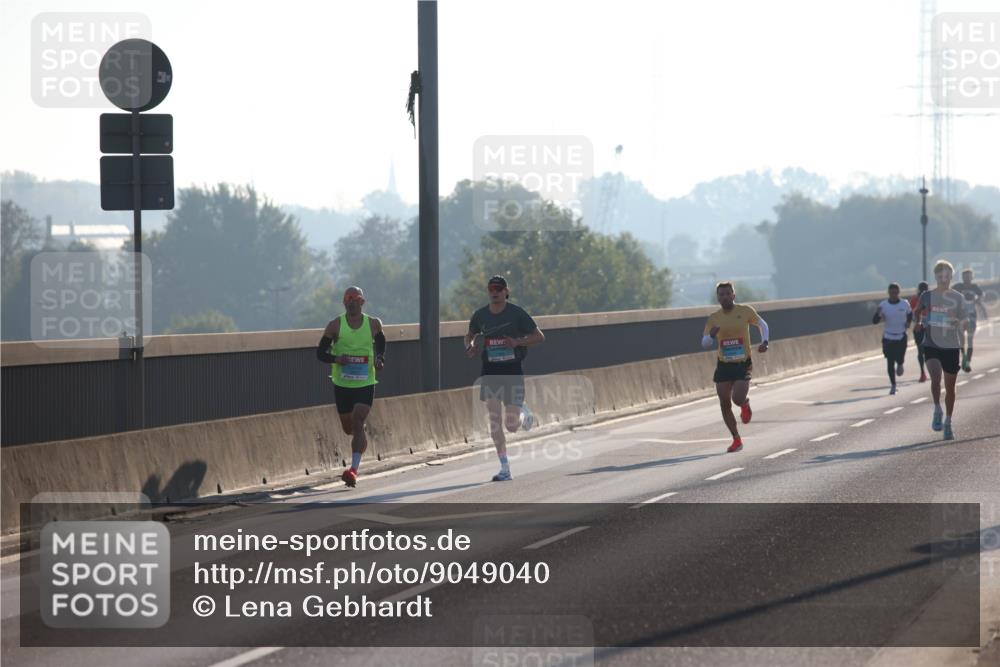 03.10.2025 - Köhlbrandbrückenlauf Lena Gebhardt http://msf.ph/oto/9049040 03.10.2025 09:11:58 Position 1  meine-sportfotos.de