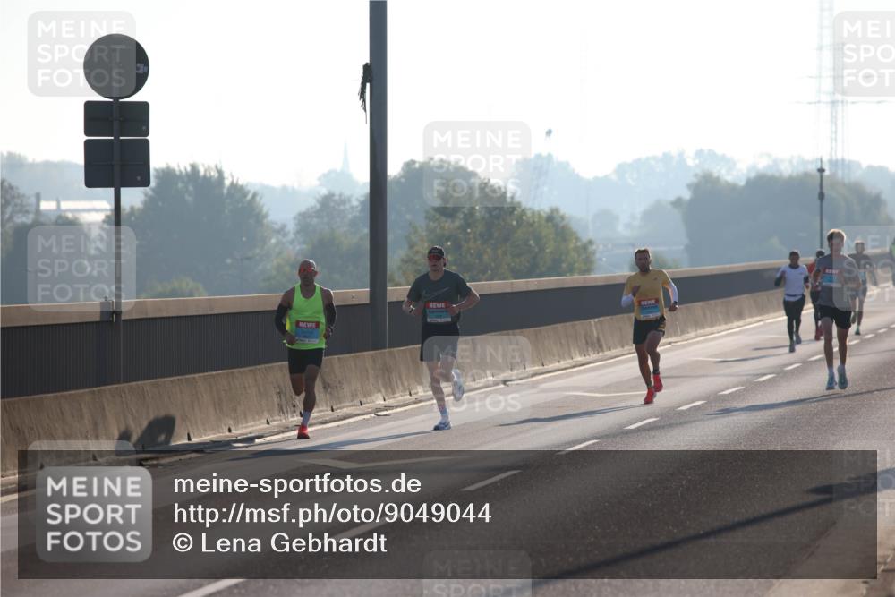03.10.2025 - Köhlbrandbrückenlauf Lena Gebhardt http://msf.ph/oto/9049044 03.10.2025 09:11:58 Position 1  meine-sportfotos.de