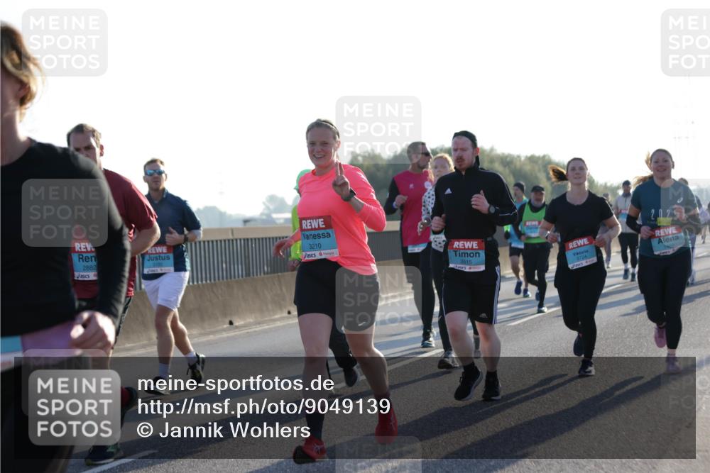 03.10.2025 - Köhlbrandbrückenlauf Jannik Wohlers http://msf.ph/oto/9049139 03.10.2025 09:18:18 Position 3 2882, 3180, 3210, 3515, 3724, 1460 meine-sportfotos.de