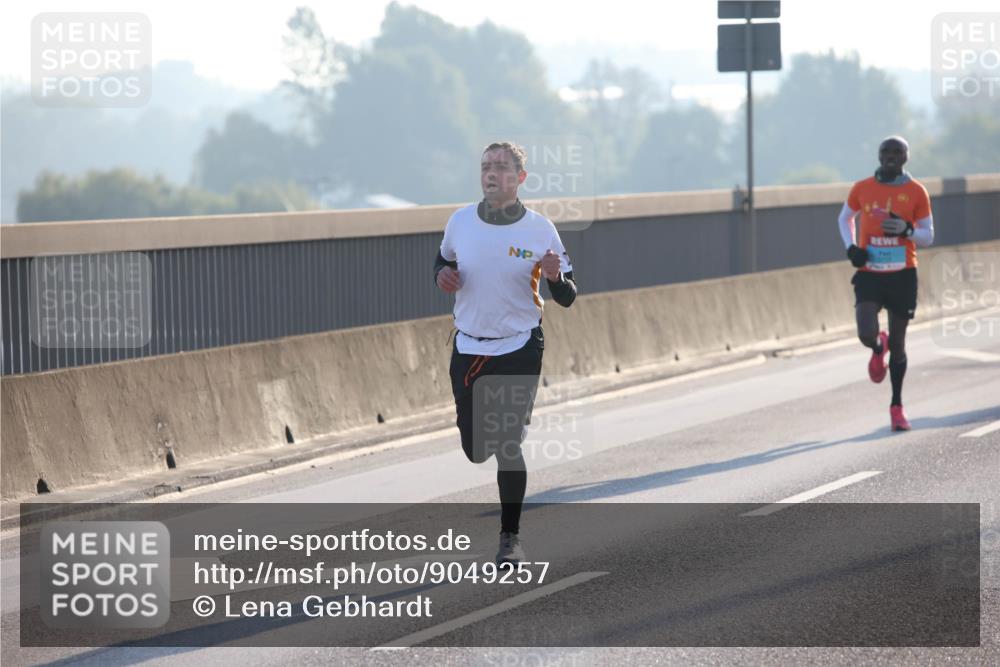03.10.2025 - Köhlbrandbrückenlauf Lena Gebhardt http://msf.ph/oto/9049257 03.10.2025 09:12:12 Position 1  meine-sportfotos.de