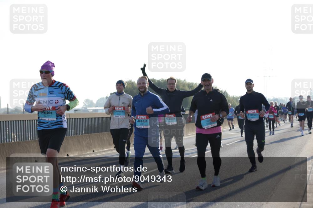 03.10.2025 - Köhlbrandbrückenlauf Jannik Wohlers http://msf.ph/oto/9049343 03.10.2025 09:18:23 Position 3 3457, 2027, 1675, 1408, 3799 meine-sportfotos.de