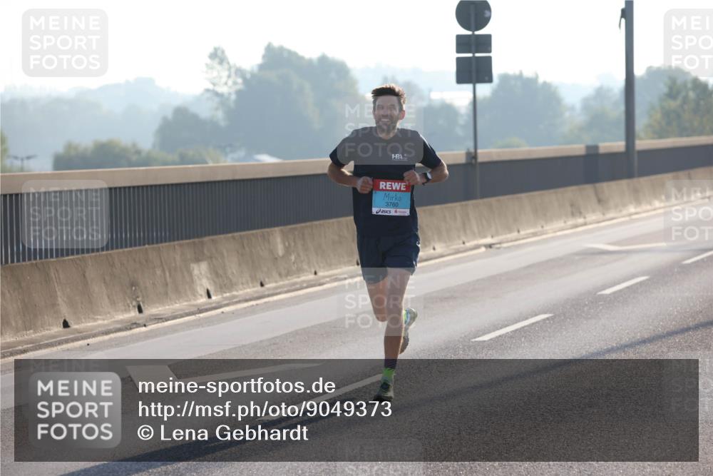 03.10.2025 - Köhlbrandbrückenlauf Lena Gebhardt http://msf.ph/oto/9049373 03.10.2025 09:12:16 Position 1 3760 meine-sportfotos.de