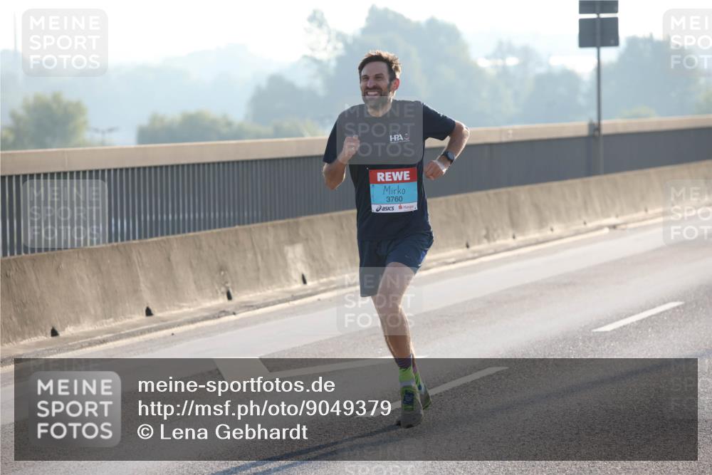 03.10.2025 - Köhlbrandbrückenlauf Lena Gebhardt http://msf.ph/oto/9049379 03.10.2025 09:12:17 Position 1 3760 meine-sportfotos.de