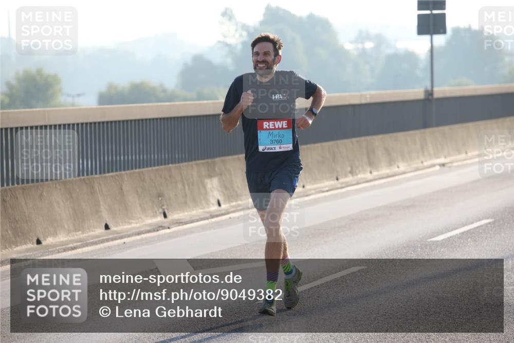 03.10.2025 - Köhlbrandbrückenlauf Lena Gebhardt http://msf.ph/oto/9049382 03.10.2025 09:12:17 Position 1 3760 meine-sportfotos.de