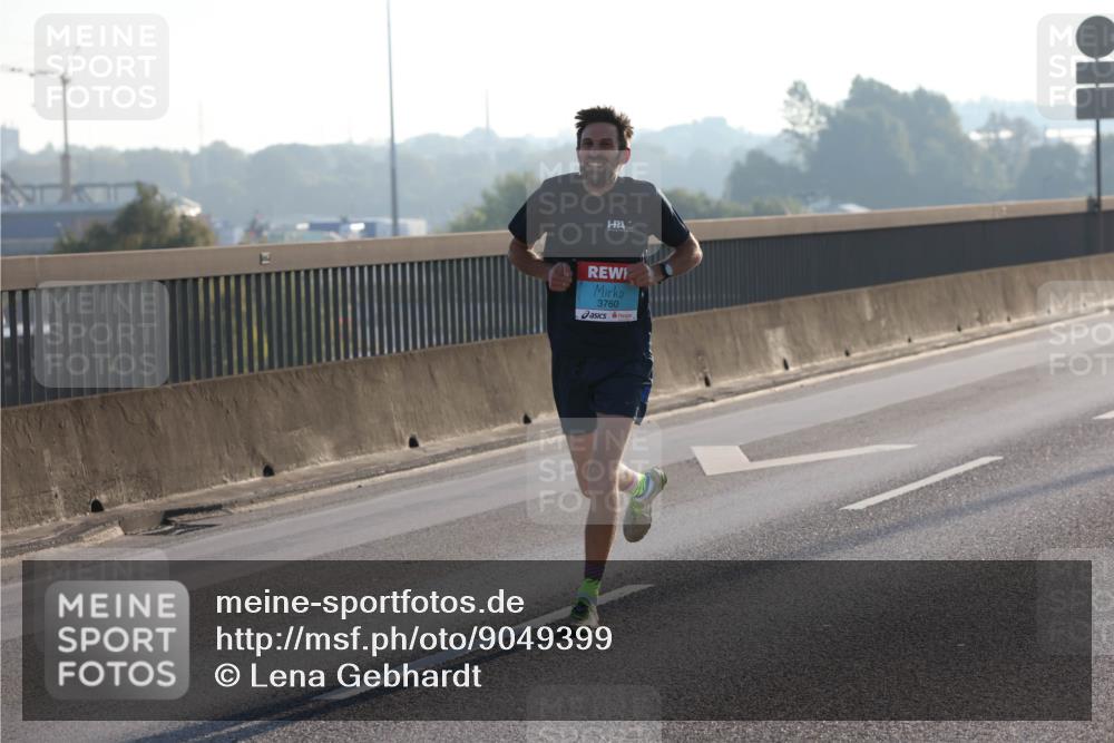 03.10.2025 - Köhlbrandbrückenlauf Lena Gebhardt http://msf.ph/oto/9049399 03.10.2025 09:12:18 Position 1 3760 meine-sportfotos.de