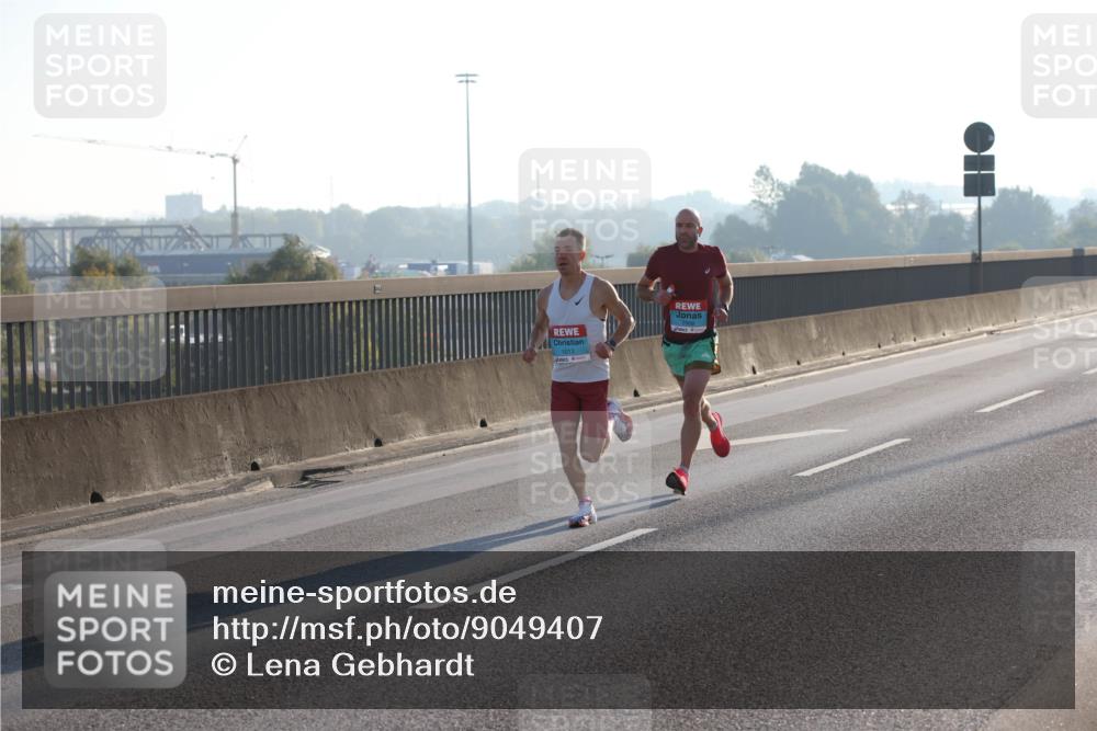 03.10.2025 - Köhlbrandbrückenlauf Lena Gebhardt http://msf.ph/oto/9049407 03.10.2025 09:12:26 Position 1  meine-sportfotos.de