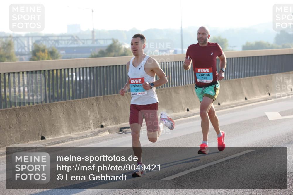 03.10.2025 - Köhlbrandbrückenlauf Lena Gebhardt http://msf.ph/oto/9049421 03.10.2025 09:12:27 Position 1 1013, 2968 meine-sportfotos.de