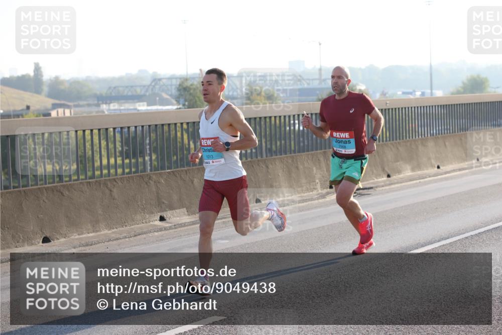 03.10.2025 - Köhlbrandbrückenlauf Lena Gebhardt http://msf.ph/oto/9049438 03.10.2025 09:12:27 Position 1 1013, 2968 meine-sportfotos.de