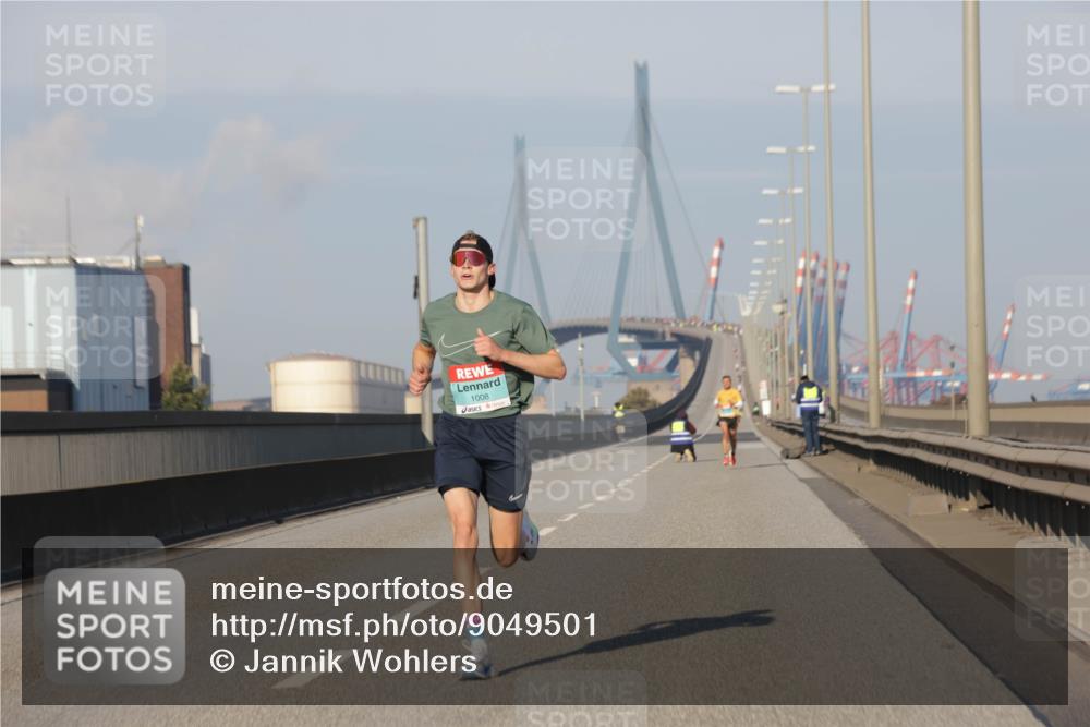 03.10.2025 - Köhlbrandbrückenlauf Jannik Wohlers http://msf.ph/oto/9049501 03.10.2025 09:34:26 Position 3 1008 meine-sportfotos.de