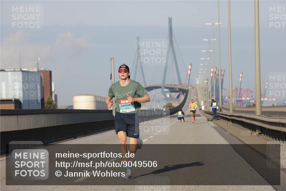 03.10.2025 - Köhlbrandbrückenlauf Jannik Wohlers http://msf.ph/oto/9049506 03.10.2025 09:34:26 Position 3 1008 meine-sportfotos.de