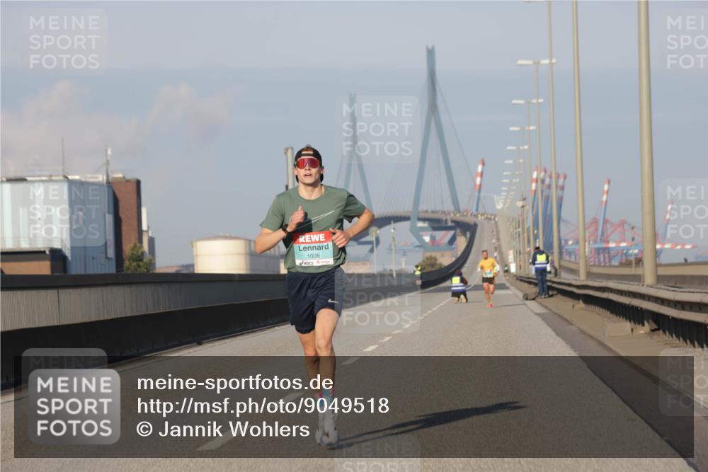 03.10.2025 - Köhlbrandbrückenlauf Jannik Wohlers http://msf.ph/oto/9049518 03.10.2025 09:34:26 Position 3 1008 meine-sportfotos.de