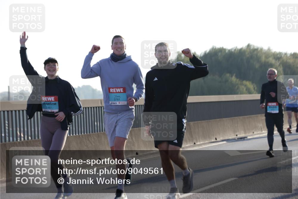 03.10.2025 - Köhlbrandbrückenlauf Jannik Wohlers http://msf.ph/oto/9049561 03.10.2025 09:18:27 Position 3 1487, 3781 meine-sportfotos.de