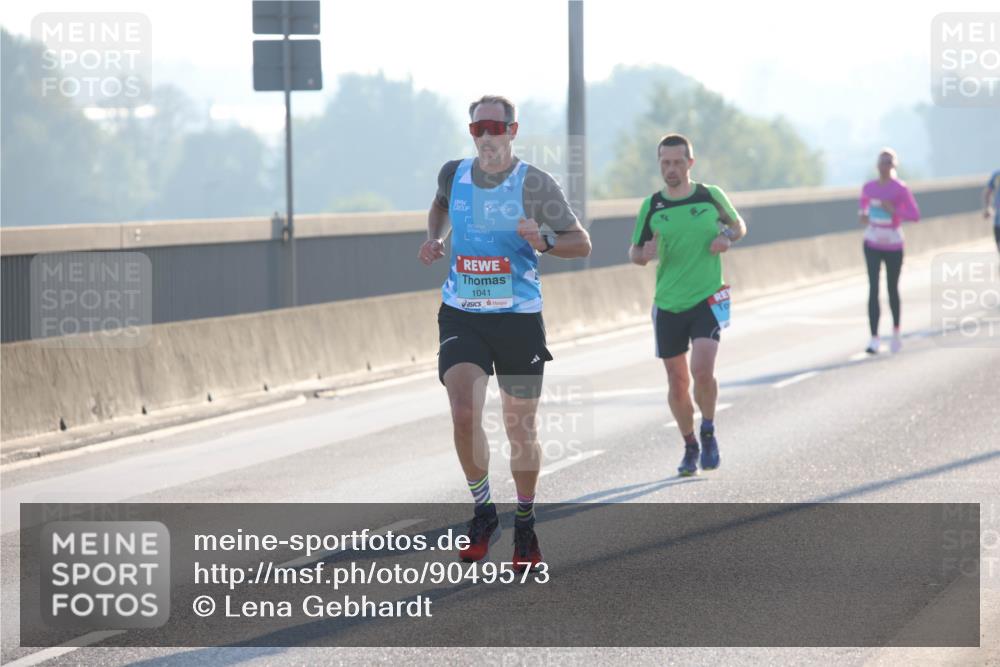 03.10.2025 - Köhlbrandbrückenlauf Lena Gebhardt http://msf.ph/oto/9049573 03.10.2025 09:13:04 Position 1 7, 1041 meine-sportfotos.de