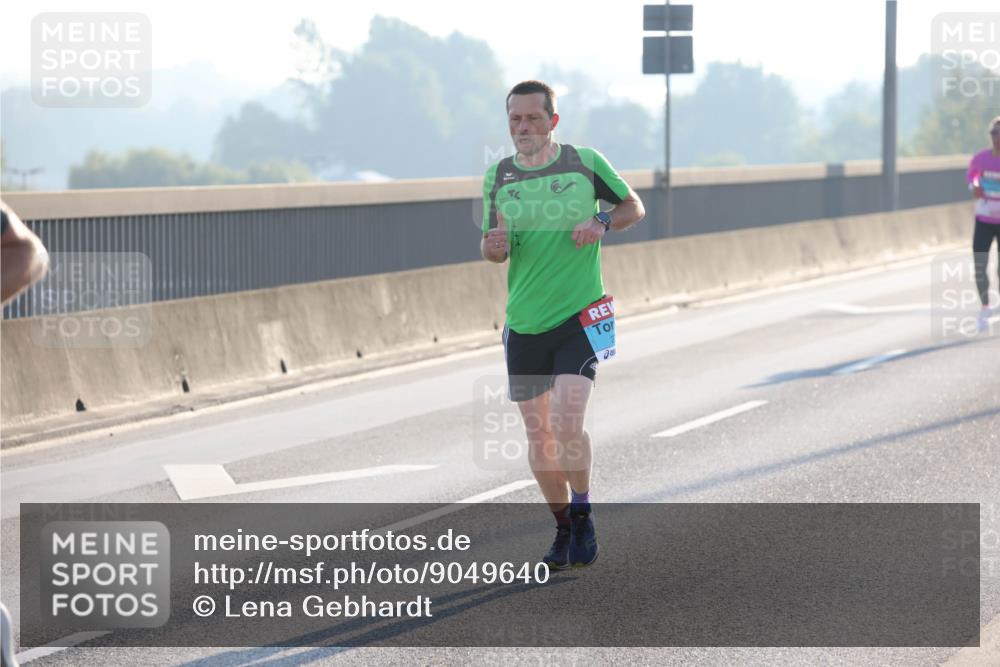 03.10.2025 - Köhlbrandbrückenlauf Lena Gebhardt http://msf.ph/oto/9049640 03.10.2025 09:13:07 Position 1  meine-sportfotos.de