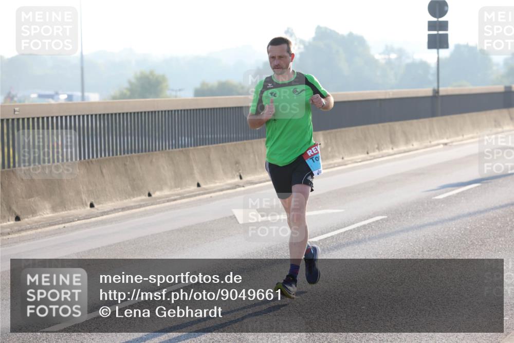 03.10.2025 - Köhlbrandbrückenlauf Lena Gebhardt http://msf.ph/oto/9049661 03.10.2025 09:13:08 Position 1  meine-sportfotos.de