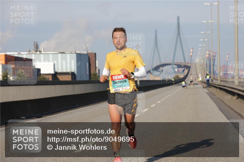 03.10.2025 - Köhlbrandbrückenlauf Jannik Wohlers http://msf.ph/oto/9049695 03.10.2025 09:34:44 Position 3 4, 3590 meine-sportfotos.de