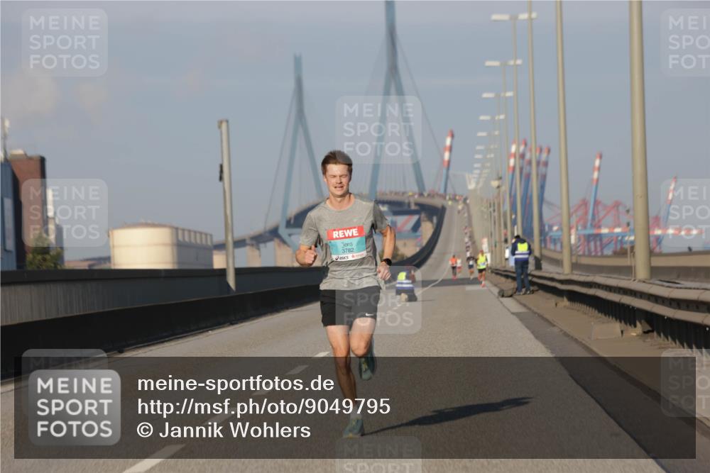 03.10.2025 - Köhlbrandbrückenlauf Jannik Wohlers http://msf.ph/oto/9049795 03.10.2025 09:35:03 Position 3 3782 meine-sportfotos.de