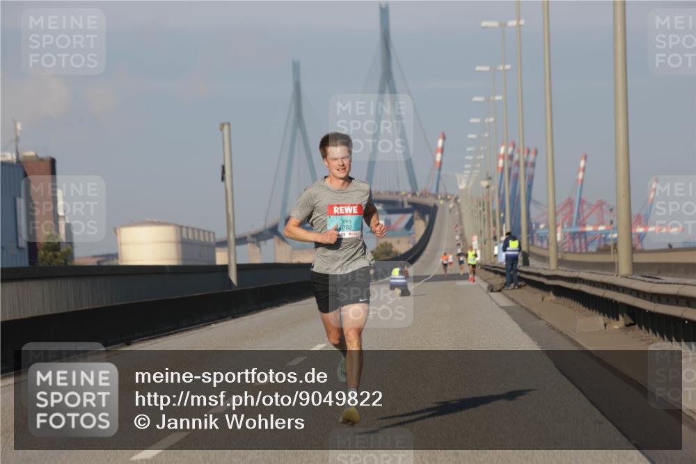 03.10.2025 - Köhlbrandbrückenlauf Jannik Wohlers http://msf.ph/oto/9049822 03.10.2025 09:35:03 Position 3 3782 meine-sportfotos.de