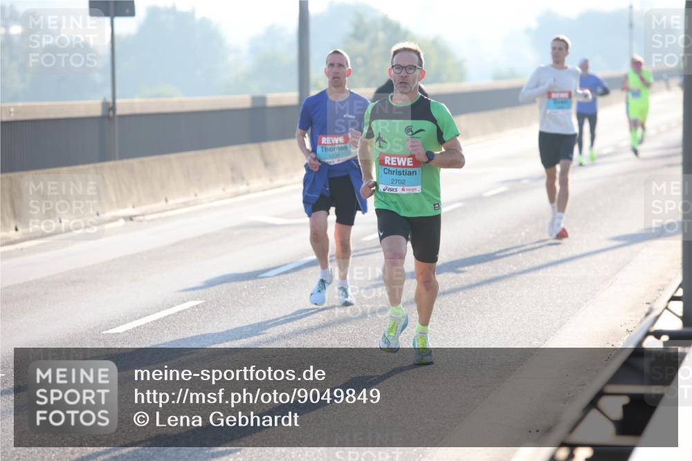 03.10.2025 - Köhlbrandbrückenlauf Lena Gebhardt http://msf.ph/oto/9049849 03.10.2025 09:13:19 Position 1 1032, 2702 meine-sportfotos.de
